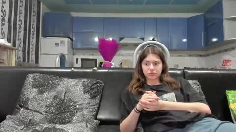 lizzi_muur online show from 02-28-25, 07:03