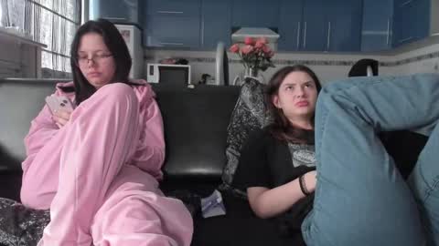 lizzi_muur online show from 03-12-25, 12:47