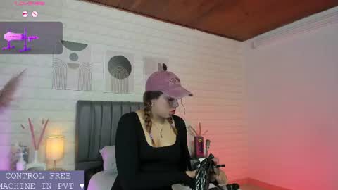 Snapshot of lizzie_evans chatting on 06-13-26, 12:03 Lizzie online show from 06-13-26, 12:03