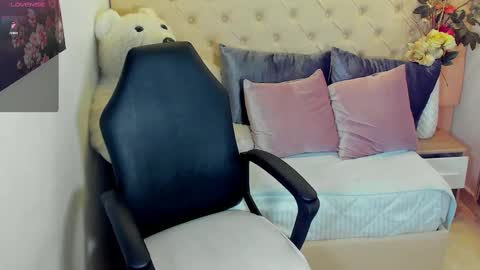 Snapshot of lizzy_joss chatting on 10-05-25, 02:21 Lizzy Joss online show from 10-05-25, 02:21