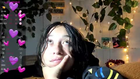Snapshot of lizzy_kawuaii chatting on 02-21-25, 01:00 lizzy online show from 02-21-25, 01:00