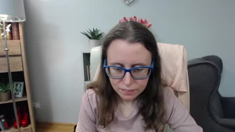 Lizzy online show from 04-14-26, 04:51