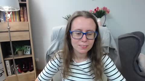 Snapshot of lizzy_sparkle chatting on 06-10-26, 04:23 Lizzy online show from 06-10-26, 04:23