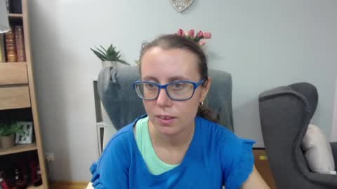 Snapshot of lizzy_sparkle chatting on 07-23-26, 04:54 Lizzy online show from 07-23-26, 04:54