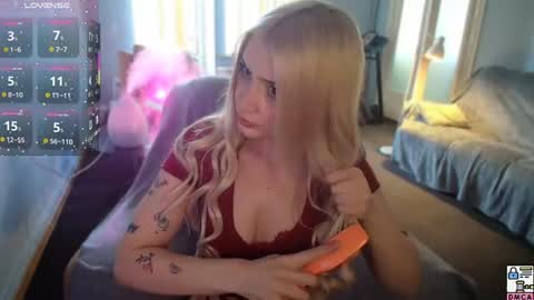Snapshot of lizzycumm chatting on 06-19-26, 08:18 lizzycumm online show from 06-19-26, 08:18