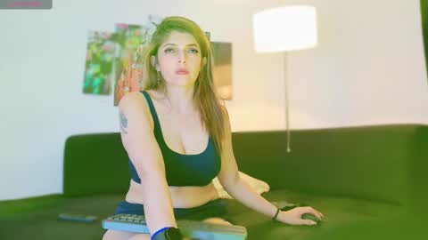 Snapshot of lizzymontana chatting on 03-02-25, 04:07 Liz  online show from 03-02-25, 04:07