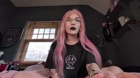 Snapshot of lizzyylovesick chatting on 12-14-24, 02:10 lizzybunny online show from 12-14-24, 02:10