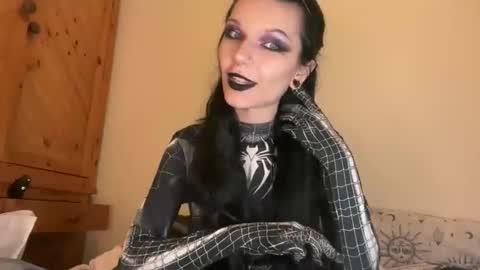 Snapshot of lizzyylovesick chatting on 04-16-26, 07:58 lizzybunny online show from 04-16-26, 07:58