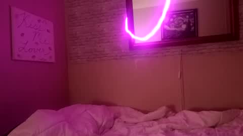 Snapshot of ljandcherry chatting on 10-12-25, 04:33 LjCherry online show from 10-12-25, 04:33