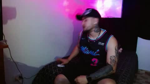 Snapshot of lliamm_2 chatting on 11-17-25, 08:09 lliamm 2 online show from 11-17-25, 08:09