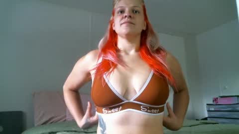 Snapshot of llilacblu chatting on 05-28-26, 05:32 Lillac online show from 05-28-26, 05:32