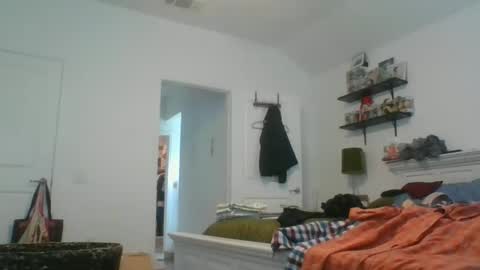 Snapshot of llzonall chatting on 12-04-24, 06:06 DC online show from 12-04-24, 06:06