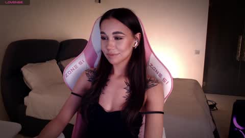 Linn my new page online show from 12-29-24, 05:33