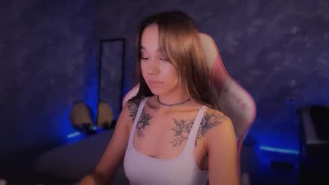 Linn my new page online show from 12-01-25, 04:12