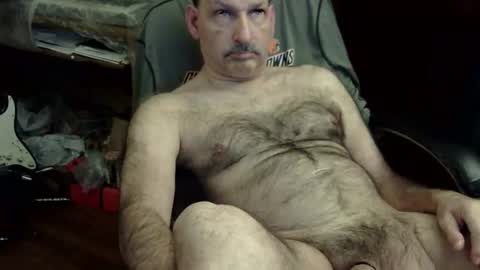 loades182025 online show from 11-18-25, 02:28