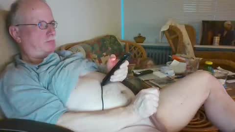 Snapshot of loewe39238 chatting on 01-29-25, 07:04 loewe39238 online show from 01-29-25, 07:04