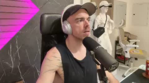 Snapshot of logan__kelly chatting on 07-31-26, 05:56 logan__kelly online show from 07-31-26, 05:56