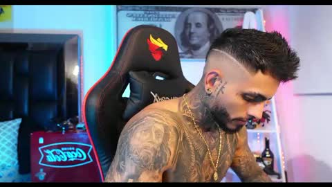 logan_hugh8 online show from 02-21-25, 08:40