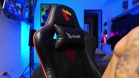 logan_hugh8 online show from 01-17-26, 06:07