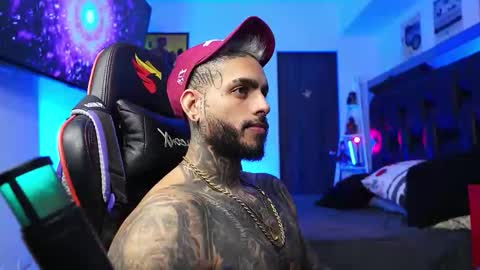 logan_hugh8 online show from 02-04-26, 01:11