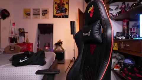 logan_hugh8 online show from 05-16-26, 11:03