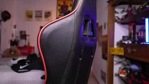 logan_hugh8 online show from 05-17-26, 06:15