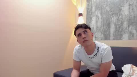 Snapshot of logan_yd chatting on 10-22-25, 06:46 LOGAN YD online show from 10-22-25, 06:46