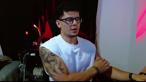 Snapshot of loganandrwz chatting on 02-17-26, 12:51 Loganandrwz online show from 02-17-26, 12:51