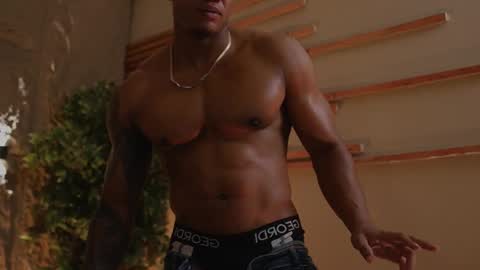 Snapshot of loganvarela chatting on 10-26-25, 01:33 loganvarela online show from 10-26-25, 01:33