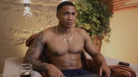 Snapshot of loganvarela chatting on 10-28-25, 06:43 loganvarela online show from 10-28-25, 06:43