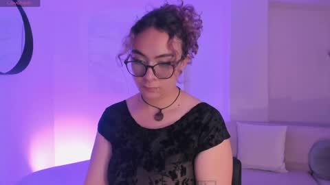 Snapshot of loiseharper chatting on 05-15-26, 03:35 Loise online show from 05-15-26, 03:35