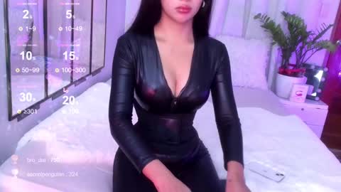 Snapshot of loisewilliams chatting on 03-09-25, 06:17 Mistress L online show from 03-09-25, 06:17