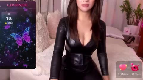 Snapshot of loisewilliams chatting on 11-13-25, 05:06 Mistress L online show from 11-13-25, 05:06