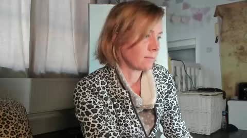Snapshot of lola_belgium chatting on 03-09-25, 02:54 lola_belgium online show from 03-09-25, 02:54