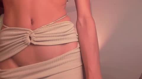 Snapshot of lola_cocks chatting on 12-27-24, 01:22 mara online show from 12-27-24, 01:22