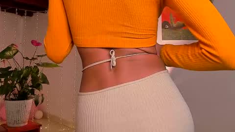 Snapshot of lola_cocks chatting on 02-10-25, 10:51 mara online show from 02-10-25, 10:51