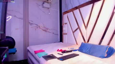 Snapshot of lola_hornei chatting on 06-19-26, 11:36 Lola online show from 06-19-26, 11:36