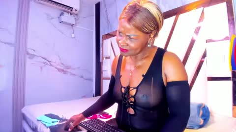 Snapshot of lola_hornei chatting on 07-18-26, 11:47 Lola online show from 07-18-26, 11:47