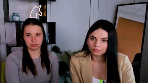 Snapshot of lola_swon chatting on 09-24-25, 09:23 Lola online show from 09-24-25, 09:23