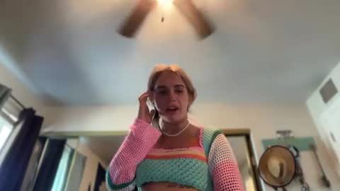 Snapshot of lolaa555 chatting on 06-21-26, 03:25 lolaa555 online show from 06-21-26, 03:25