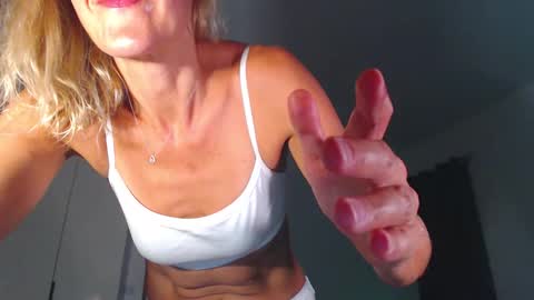 Lola online show from 02-15-26, 01:41