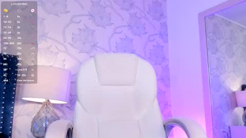 Snapshot of lolaberry_ chatting on 04-23-26, 04:24 Lola Berry online show from 04-23-26, 04:24