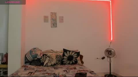 Lola  help me get to 100 thumbs online show from 06-30-26, 03:13
