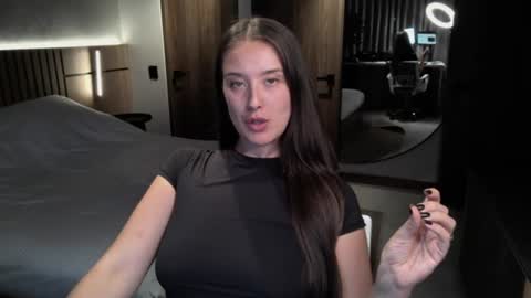 Snapshot of loladom chatting on 07-18-26, 01:32 Frt Pr1ncess online show from 07-18-26, 01:32