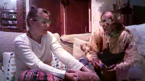 LOLA HUESO y ERIC online show from 02-14-25, 06:19