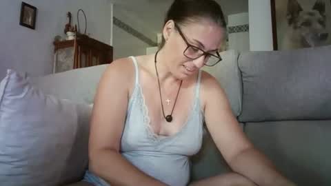 Snapshot of lolahueso chatting on 07-27-26, 02:57 LOLA HUESO y ERIC online show from 07-27-26, 02:57