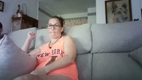 Snapshot of lolahueso chatting on 07-28-26, 01:32 LOLA HUESO y ERIC online show from 07-28-26, 01:32
