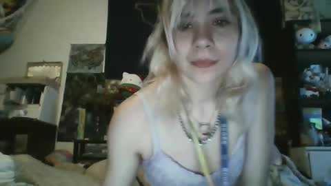 Lola Lixx online show from 12-19-24, 08:23