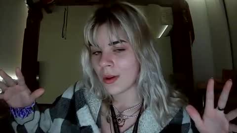 Lola Lixx online show from 12-15-25, 11:36