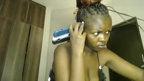 Snapshot of lolamia7 chatting on 02-18-25, 03:43 lolamia7 online show from 02-18-25, 03:43